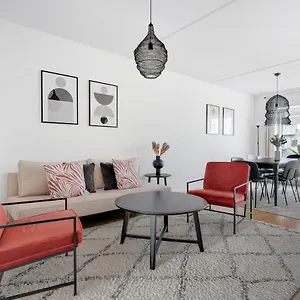  Apartment Sanders Arena - Precious Three-bedroom Close To Metro Station Denmark